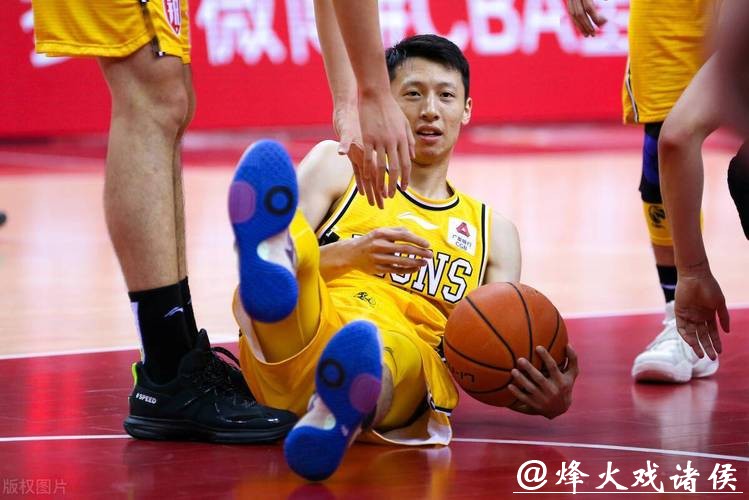 大鸟空砍22+20赵岩昊21分 7人上双广厦胜深圳